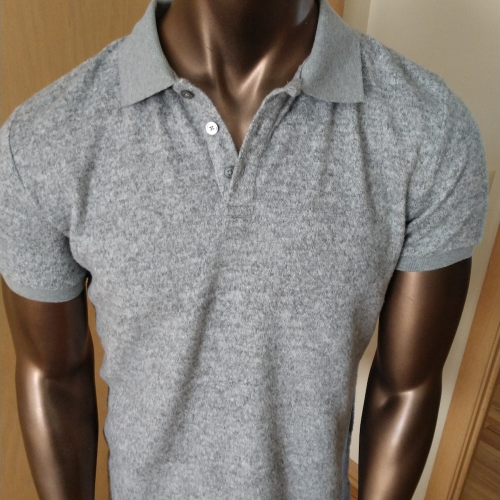 Hayden Yoo Men soft gray polo size medium